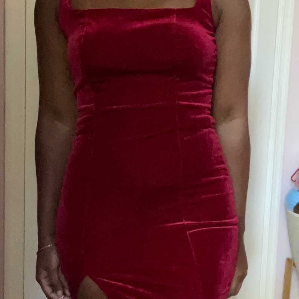 Red velvet mini dress with square neckline and zip fastening at the back